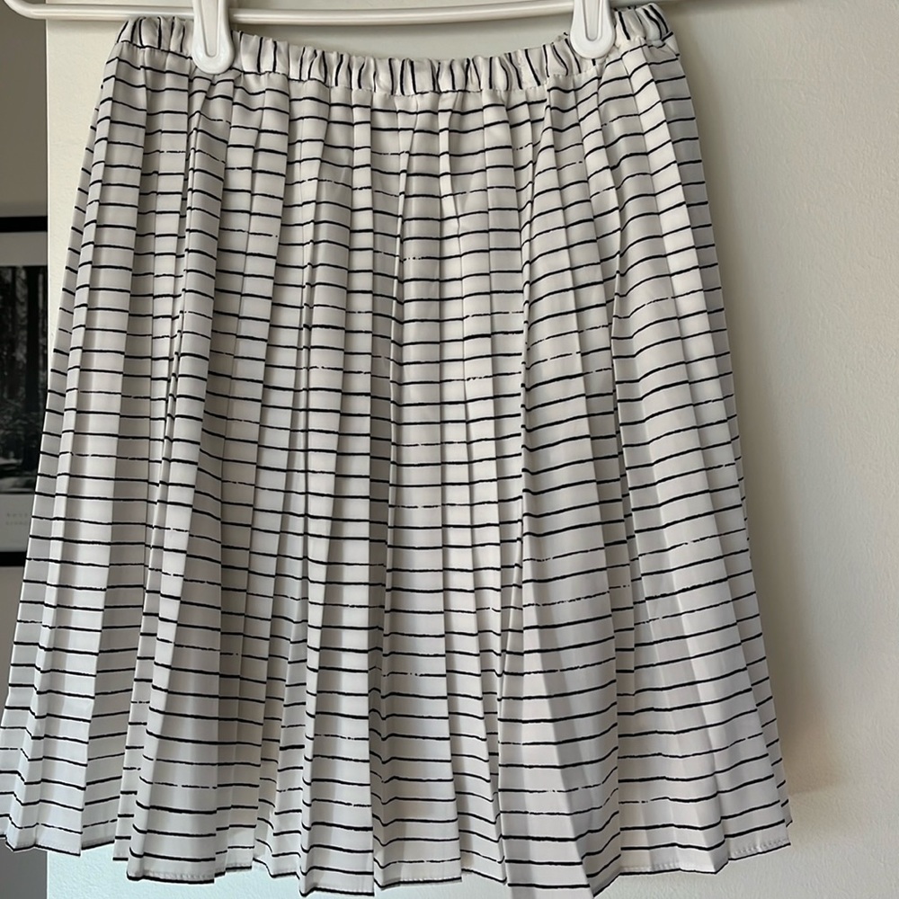 Banana Republic mini pleated skirt. XS